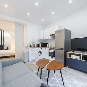 https://luxurious-and-cosy-apt-in-the-center-of-14.fr-paris.fr